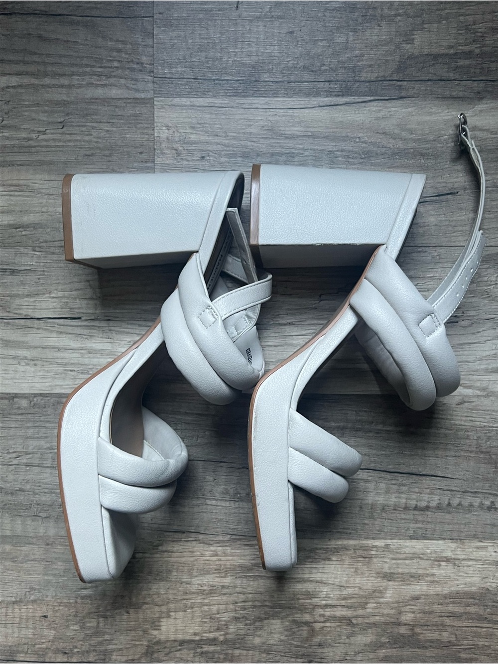 Steve Madden-White Block Heel Sandals with Padded Straps - Picture 2 of 4
